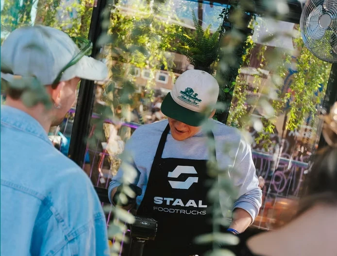 Staal Foodtrucks crew member working in a food truck at an event